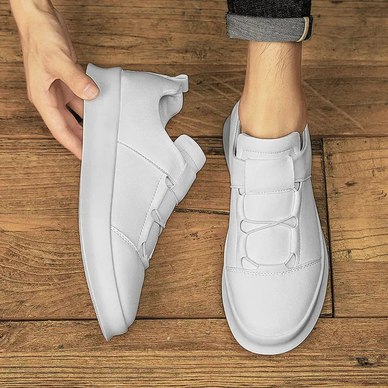 Moderne Leder-Sneaker mit niedrigem Schaft