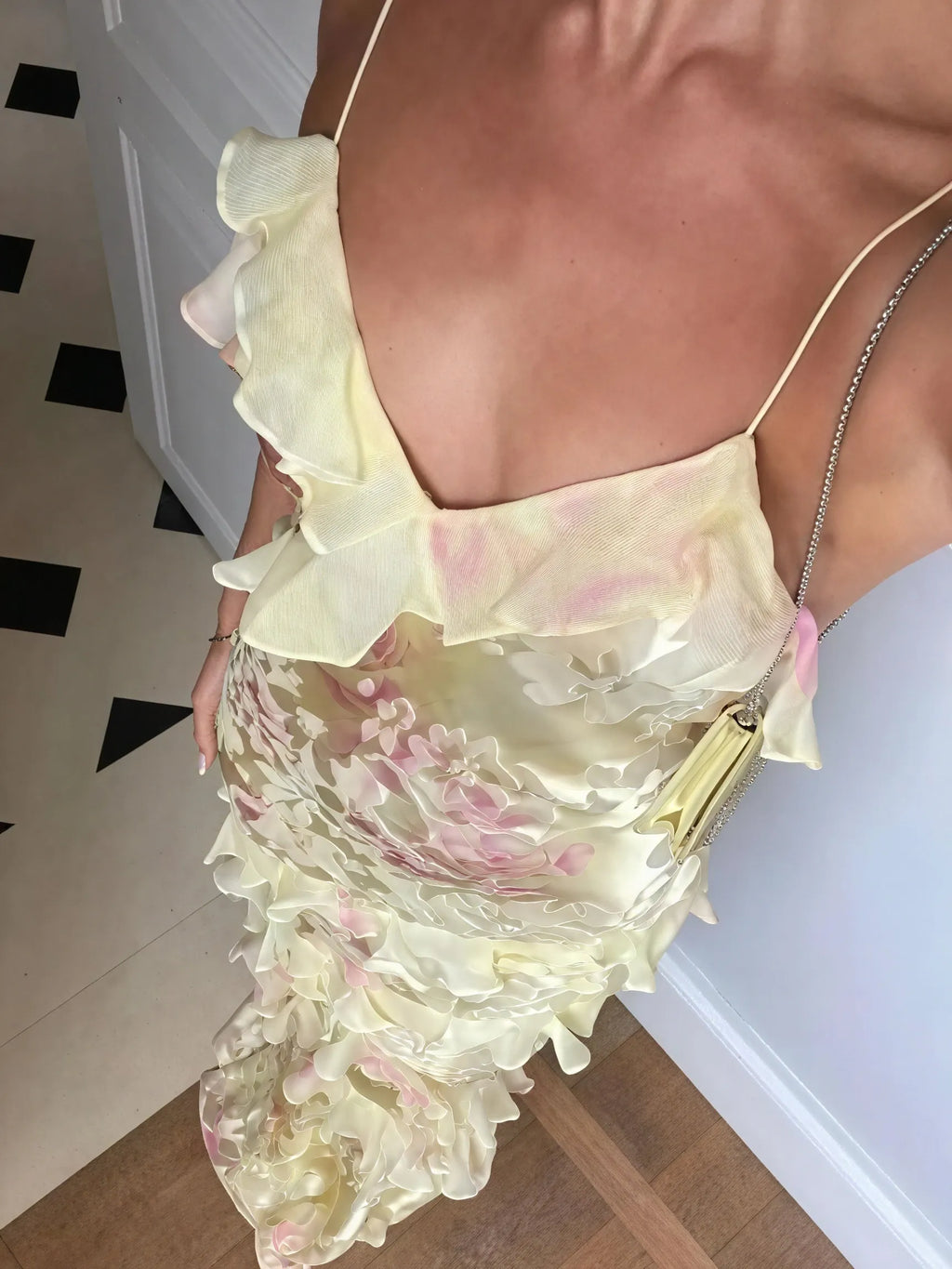Blumen-Kleid mit Rüschen & Spaghetti-Trägern