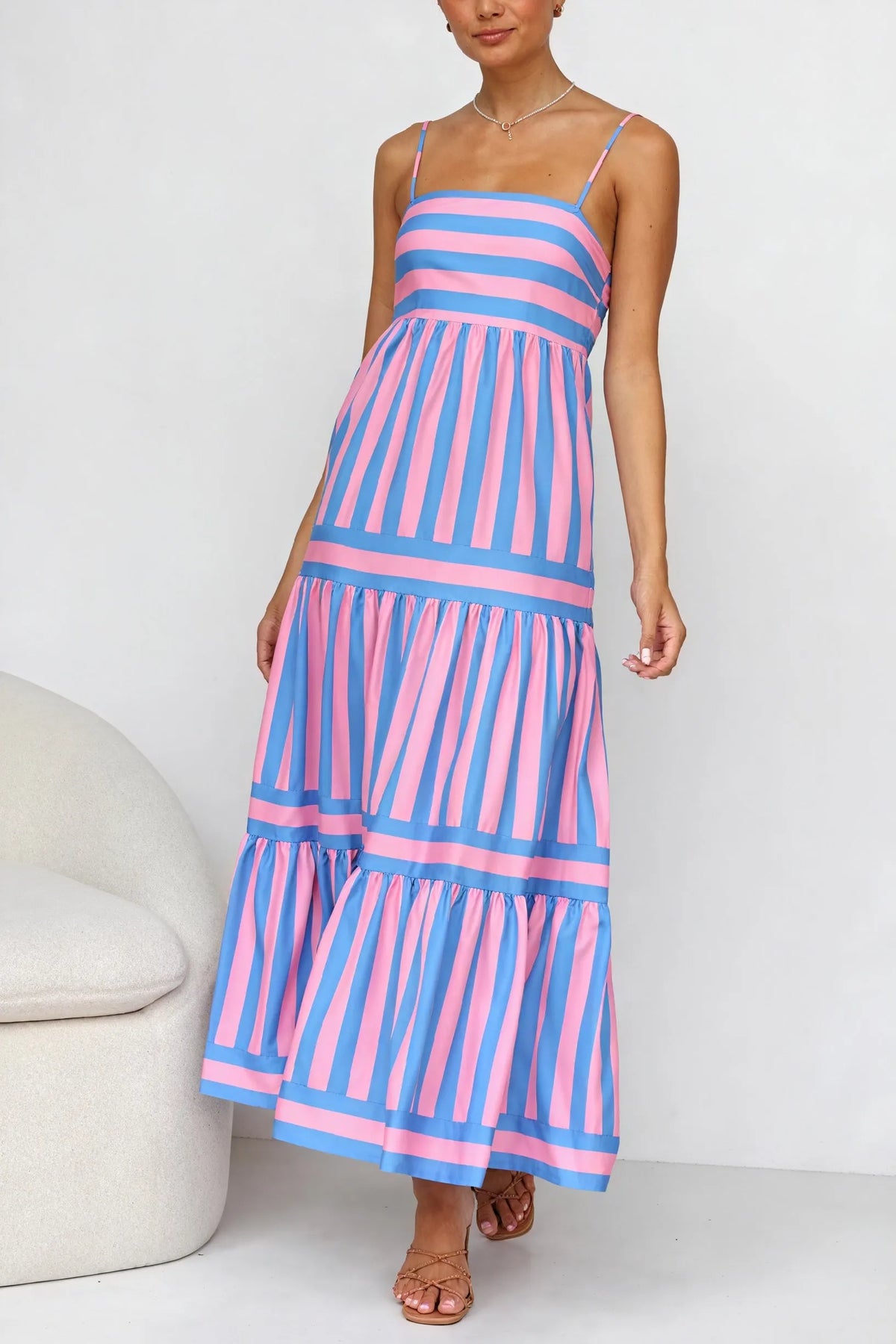 Sommerliches Maxi-Kleid mit Streifenmuster