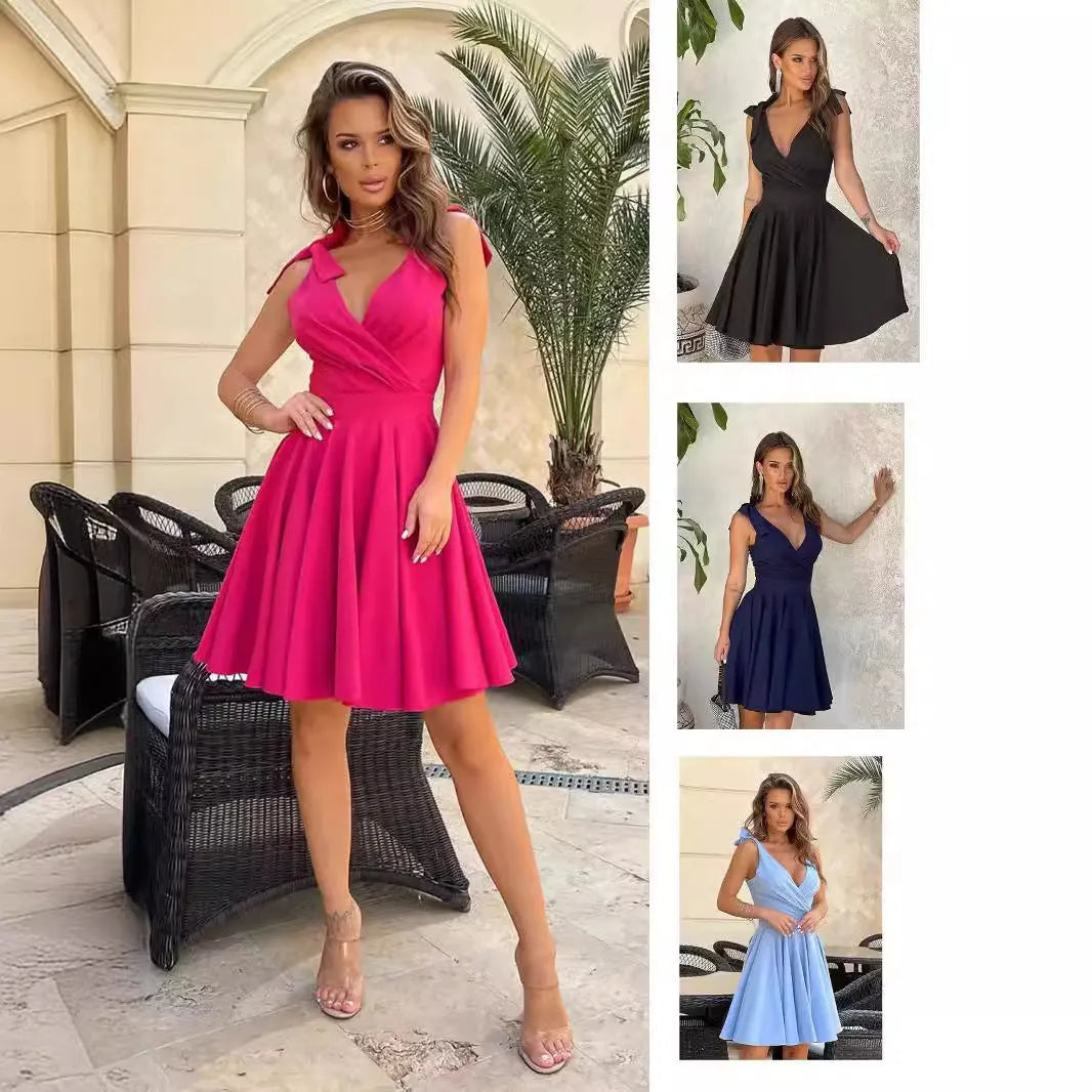 Ärmelloses einfarbiges tiefes V-Ausschnitt-Minikleid