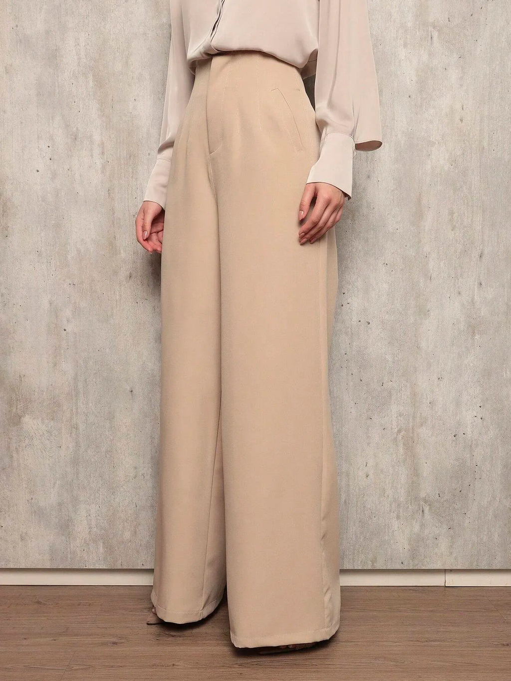 CalÃ§a Feminina Alfaiataria Pantalona Bege