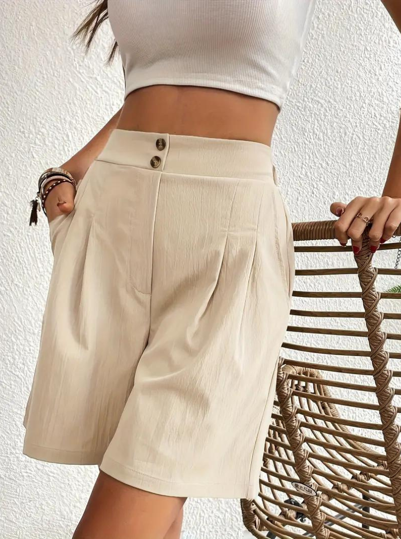 High-Waist Shorts – Bundfalten & Taschen