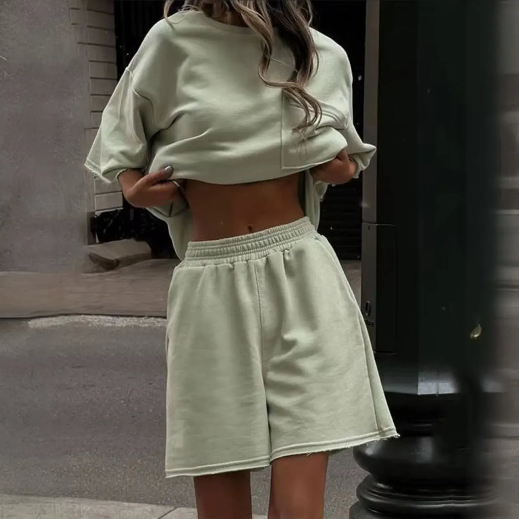 Lässiges Oversized T-Shirt mit Shorts