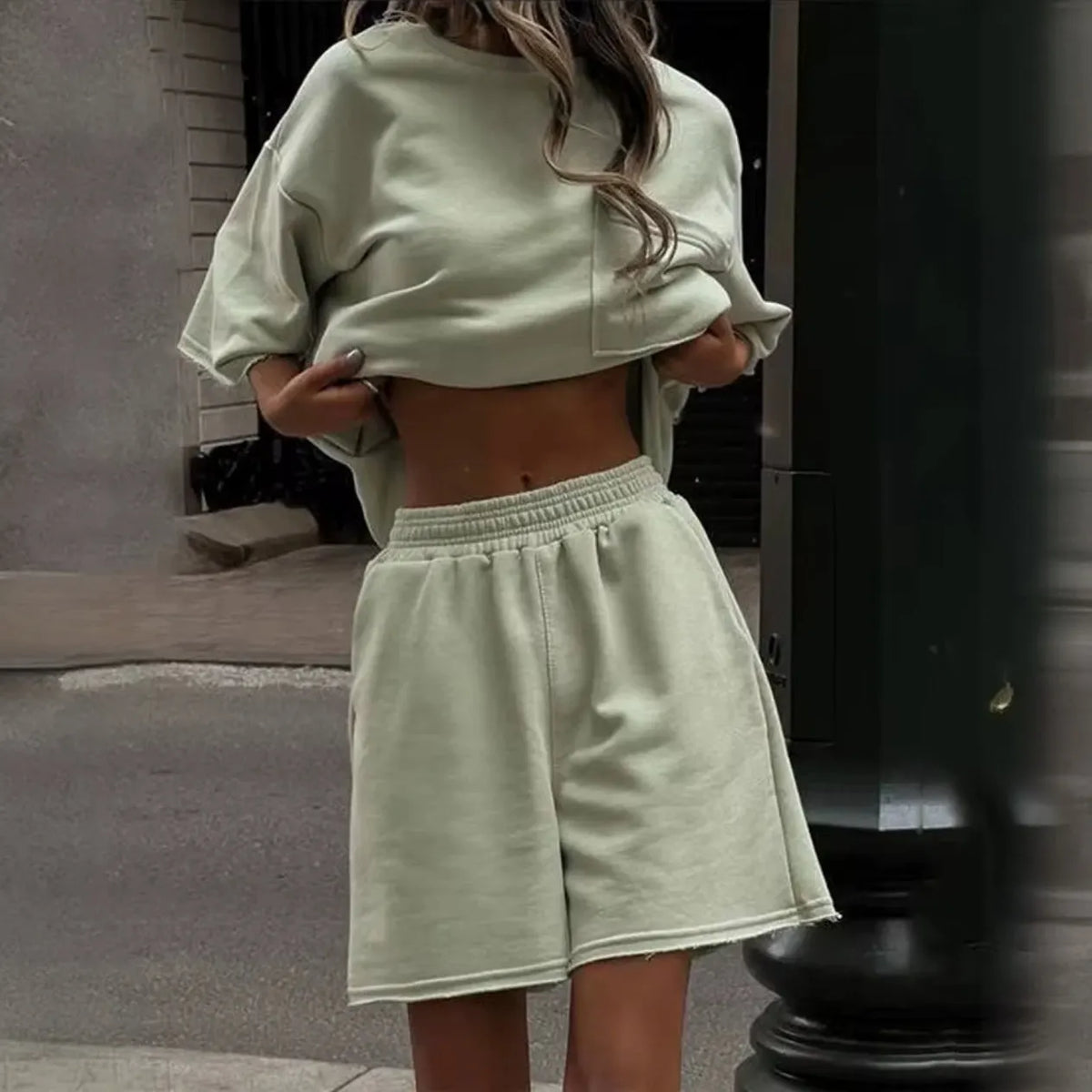 Lässiges Oversized T-Shirt mit Shorts