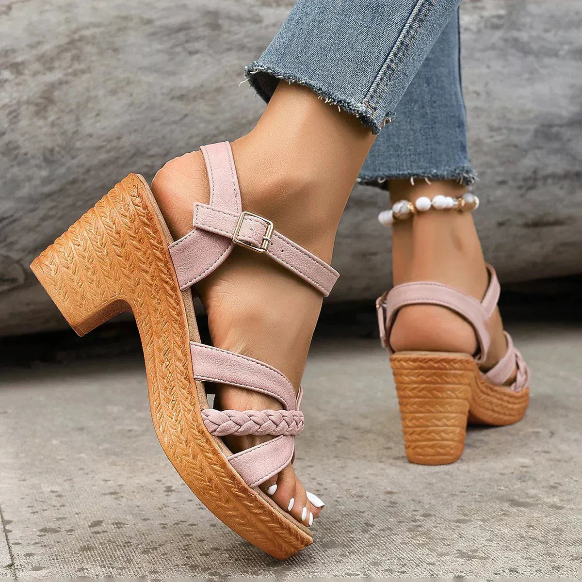 Wedge Sandalen mit geflochtenem Detail