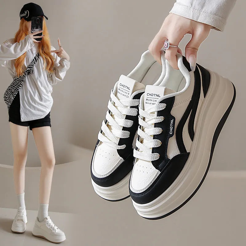 Sneaker mit Plateausohle