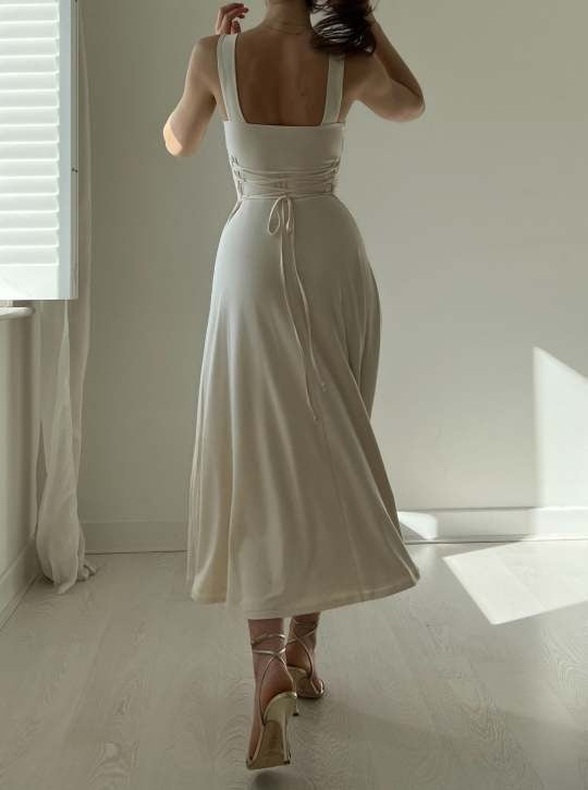 Damen Midikleid mit breiten TrÃ¤gern