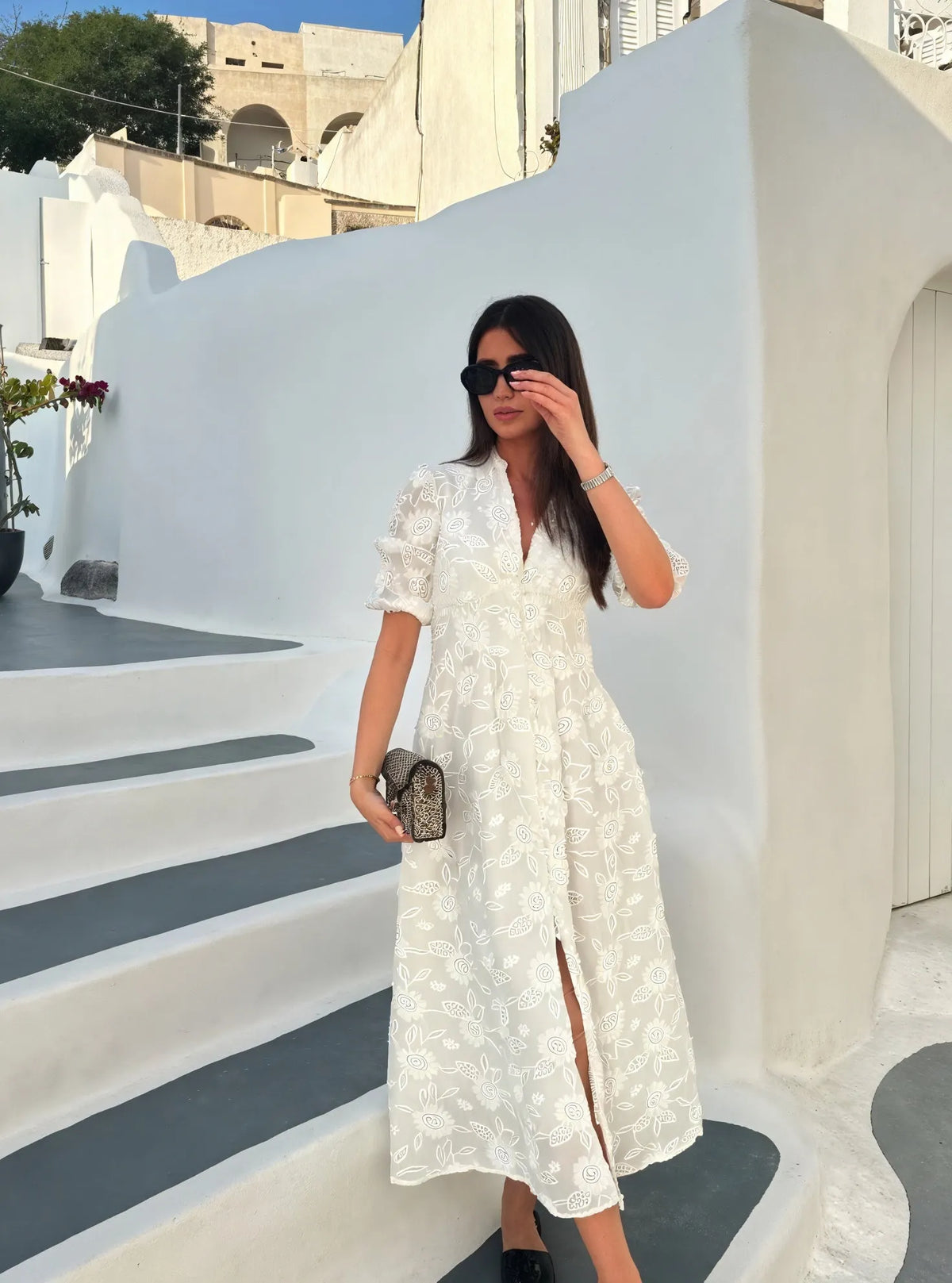 Weißes Besticktes Midi-Kleid – Knopfleiste, Kurze Ärmel