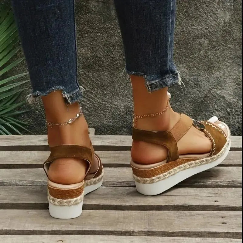 Wedge Sandalen mit gewebter Detail