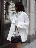 LEAH | Oversized Gestreept Damesoverhemd met Grote Zakken – Stijlvol & Comfortabel