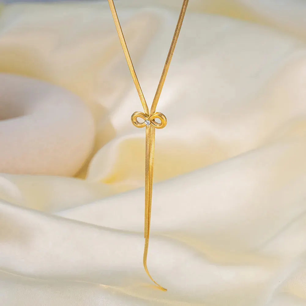 FAYLINN | Goudkleurige Dames Ketting En Oorbellen Set Met Strik Designâ€“ Tijdloos, Elegant & Vrouwelijk