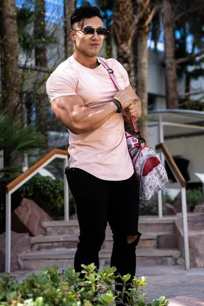 Essential T-Shirt mit tiefem Schnitt