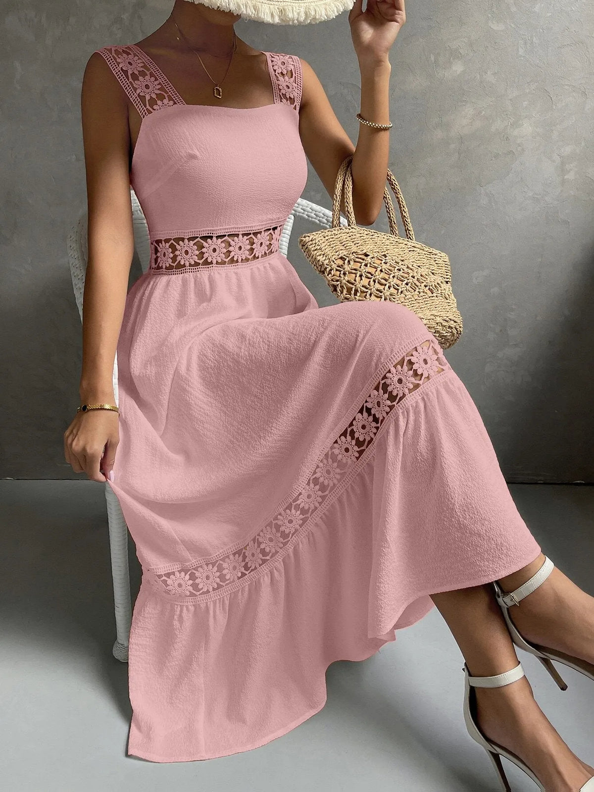 Vestido Branco Longo Aline com Detalhes em Renda