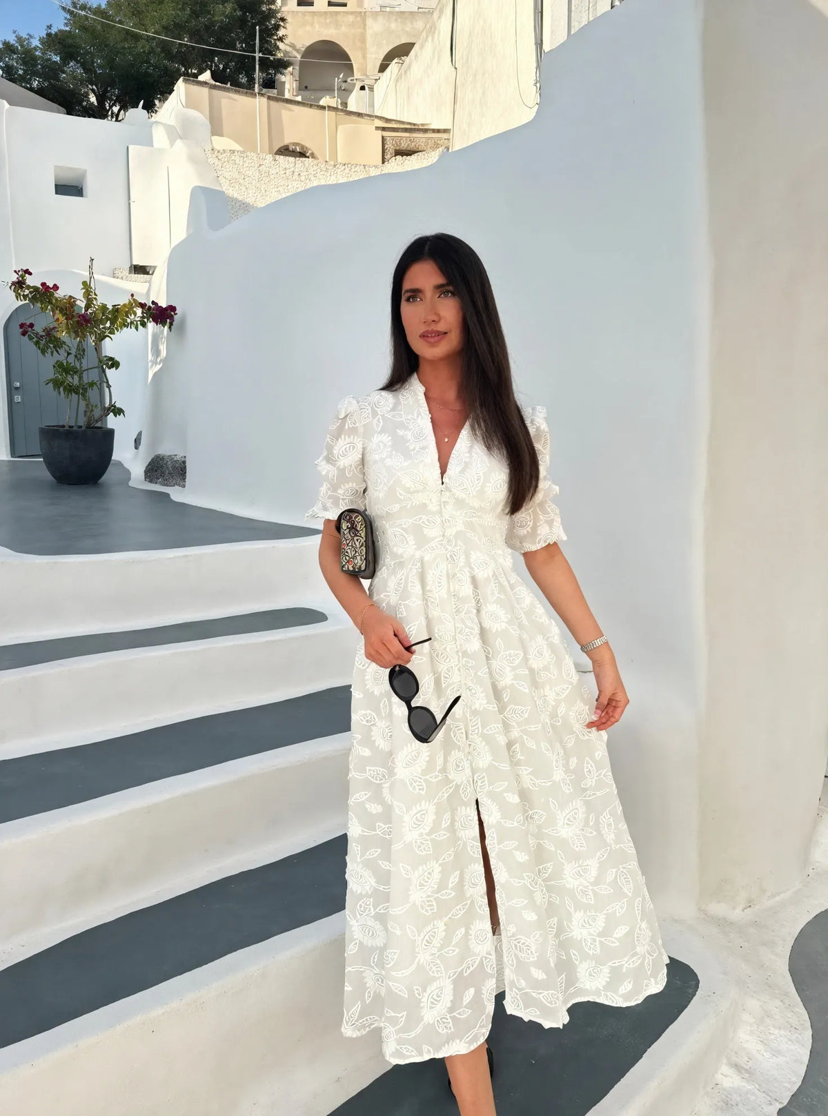Weißes Besticktes Midi-Kleid – Knopfleiste, Kurze Ärmel