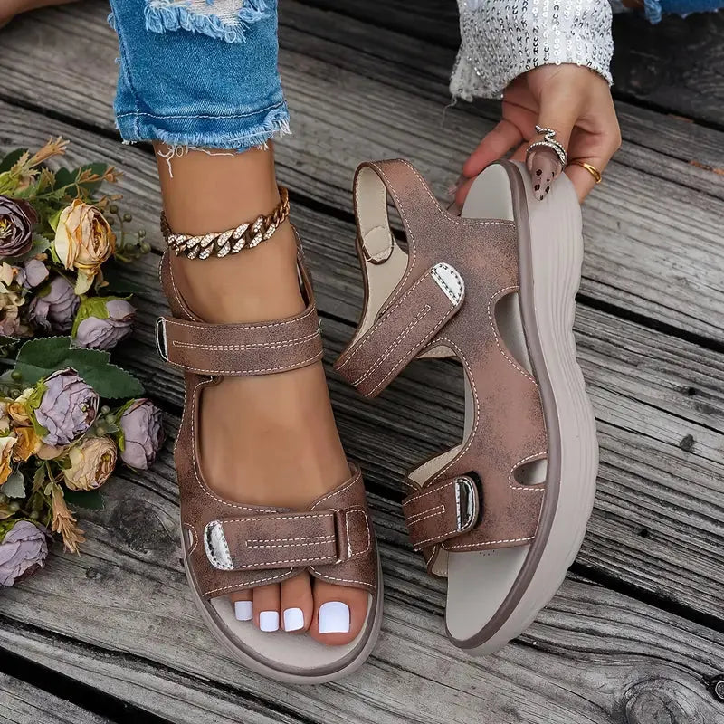 Layla - Komfortable Kilklap Sandaler med Ankelrem