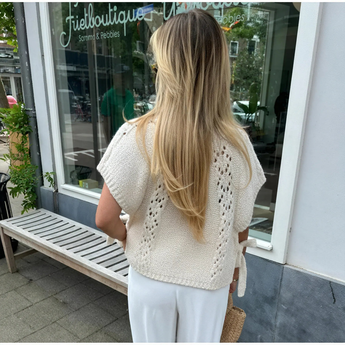 Gehäkeltes Top mit offenem Strickmuster