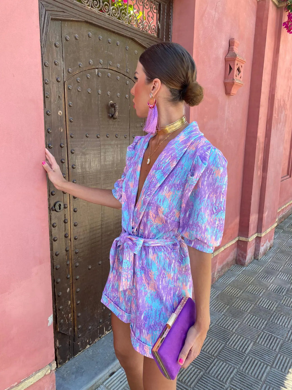 Abstrakter Print Romper mit Wickeldesign