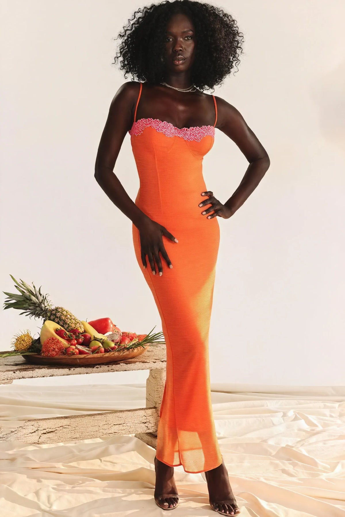 Figurbetontes Kleid mit Struktur