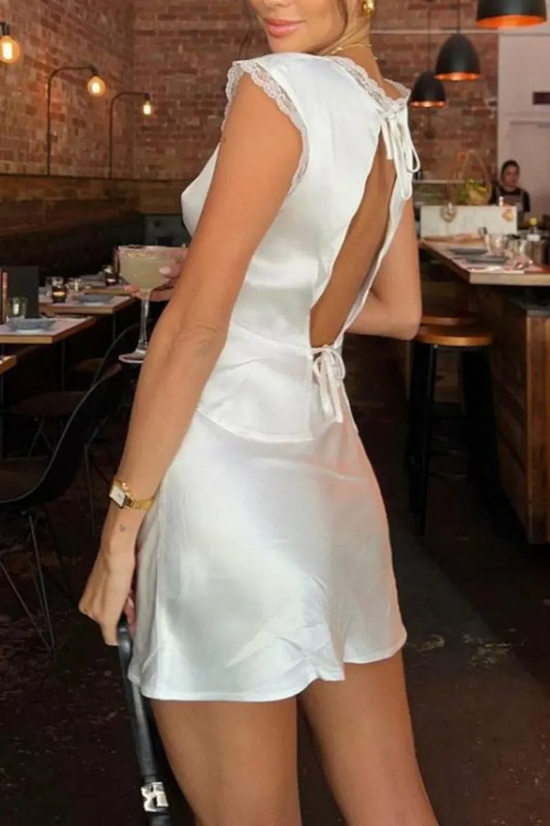 Satin-Minikleid mit Spitze