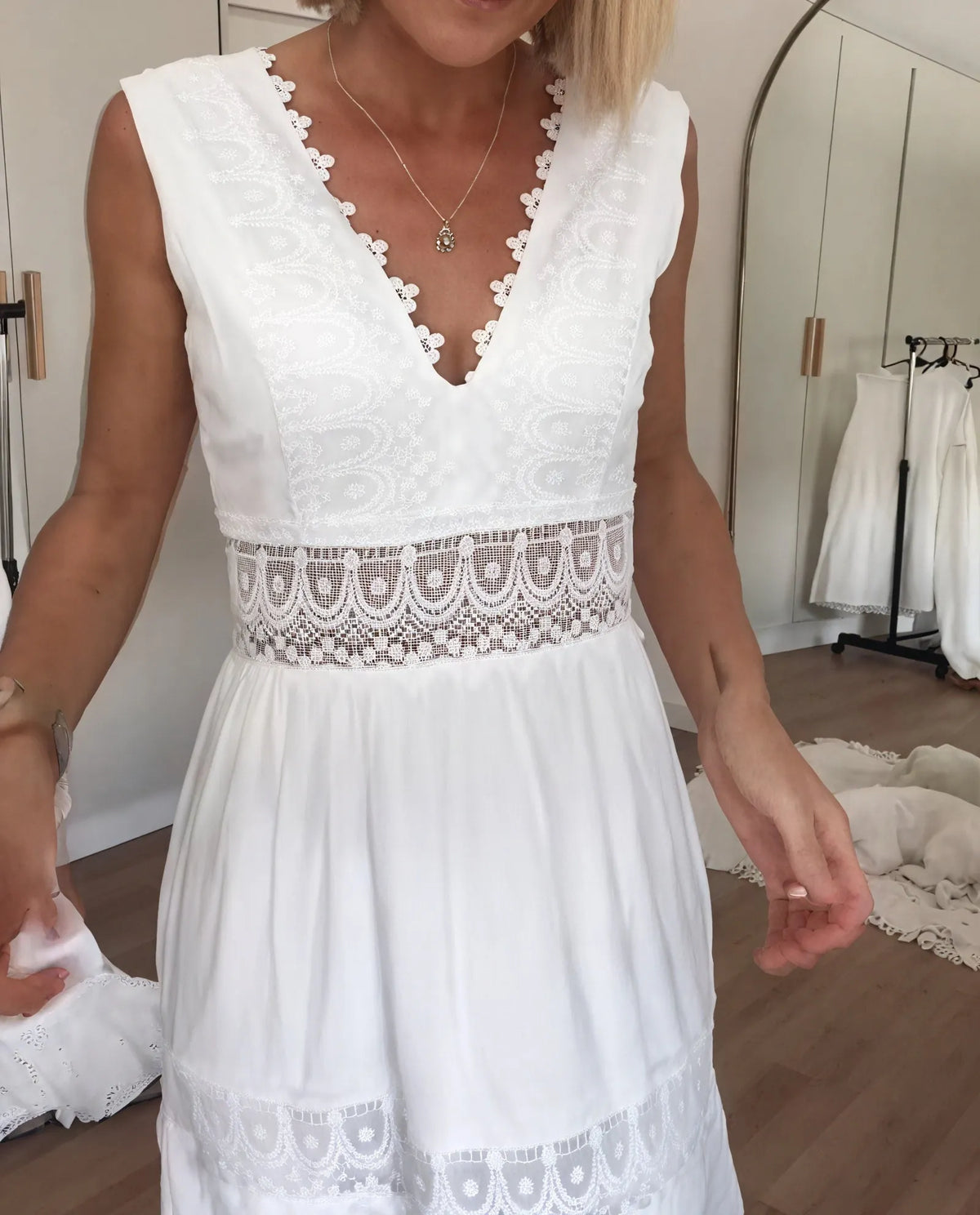 Sommerliches Maxikleid mit Spitze