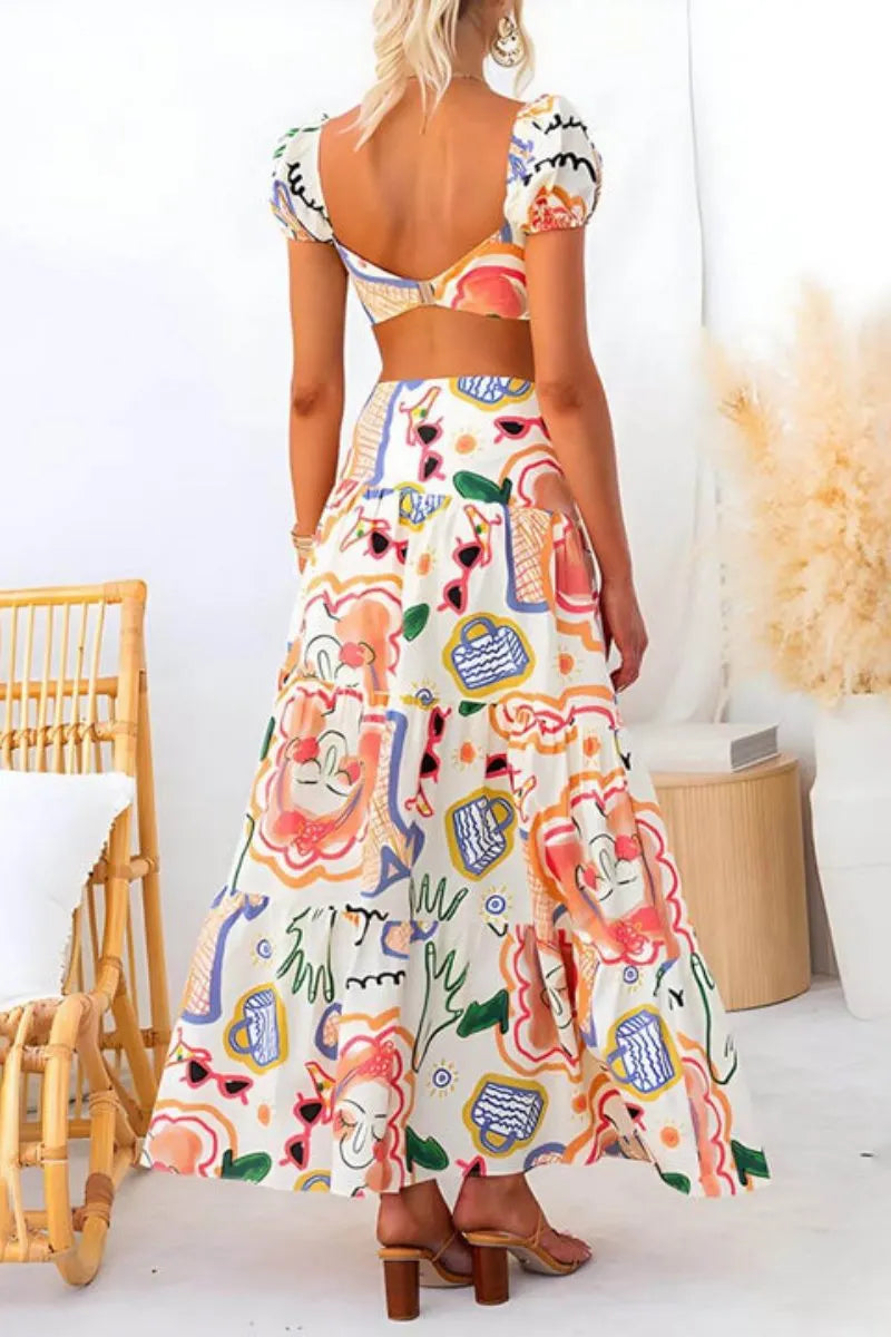 Sommerliches Ensemble mit abstraktem Print