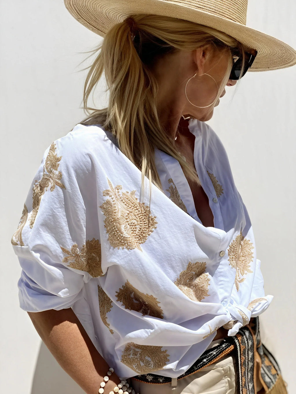 Bestickte Bluse – Knopfleiste mit Bindedetail