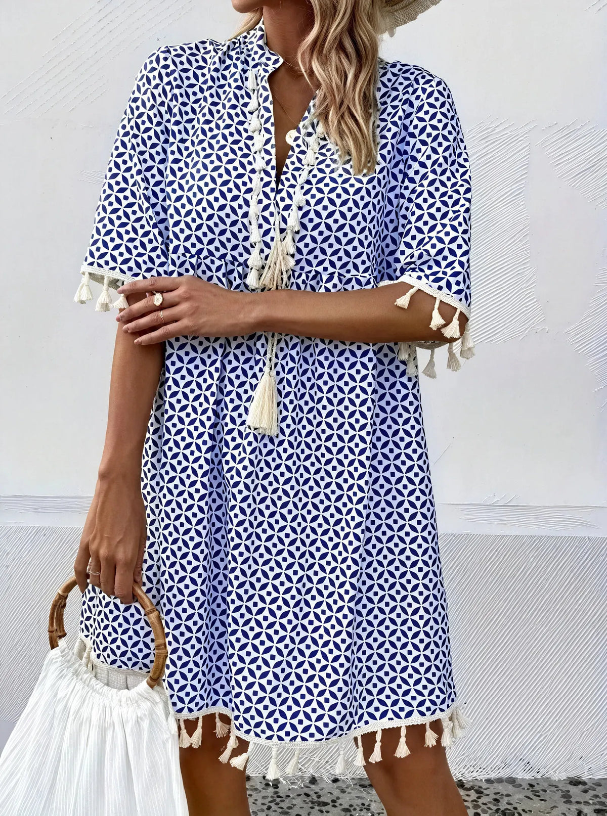 Sommerkleid Geometrisch – Blau-Weiß mit Quasten