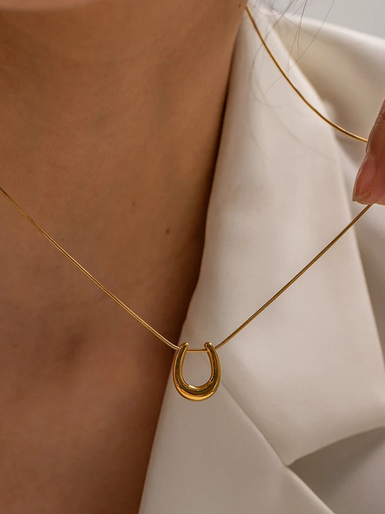 AALTJE | Lucky Hoefijzer Ketting Voor Dames Goud – 18K Gold Plated, Tijdloos, Betekenisvol