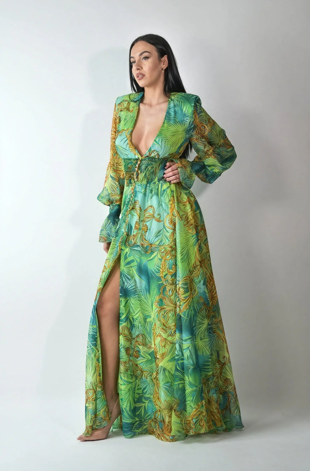 Fließendes Maxikleid mit abstraktem Muster
