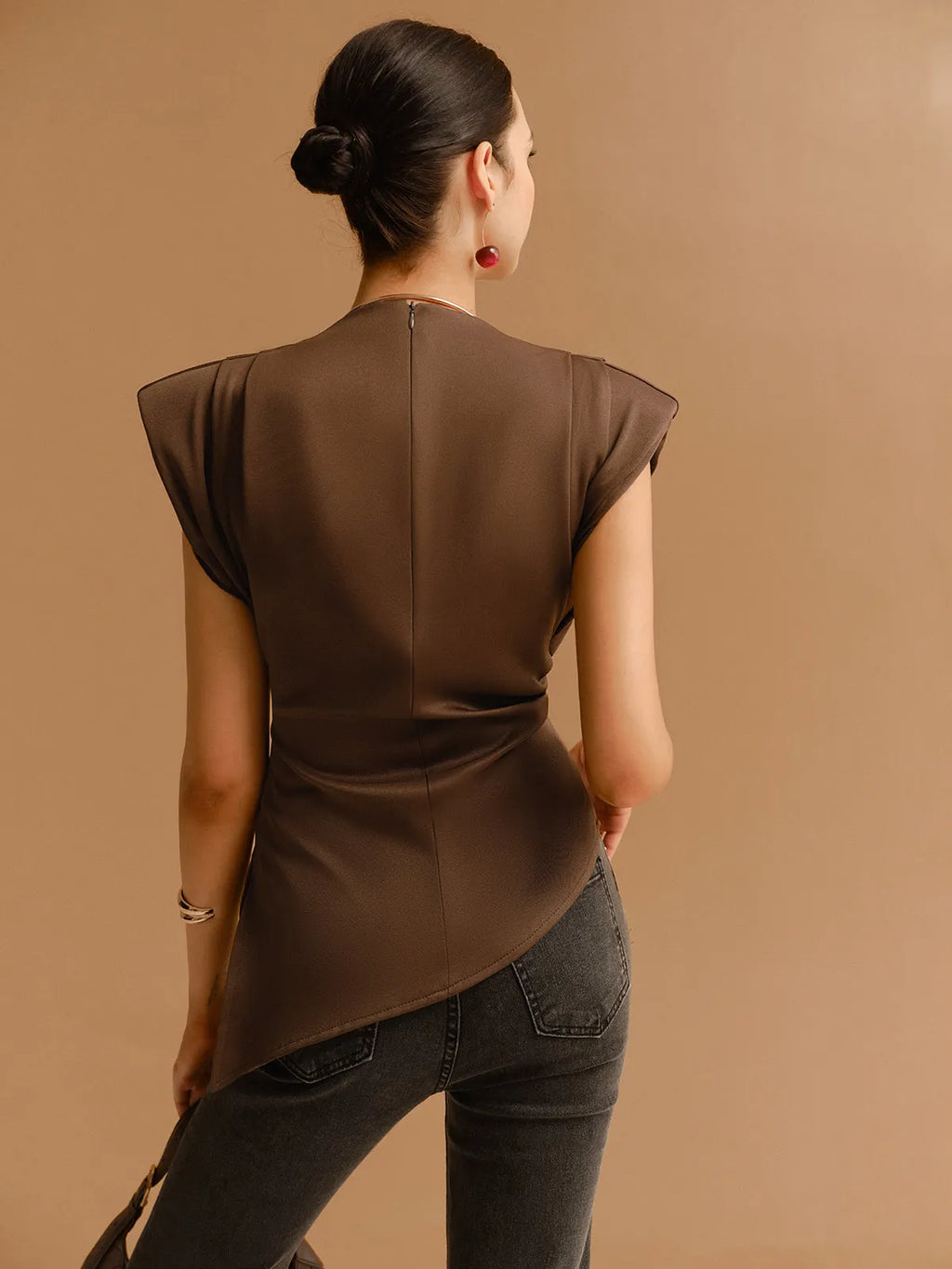 Top mit definierter Silhouette und Wickeldetail