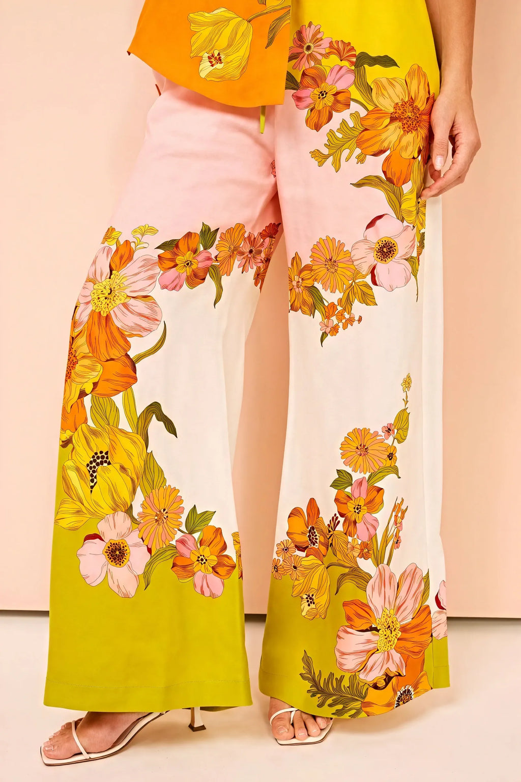 Floral Vibes: Lässiger Anzug für den Sommer