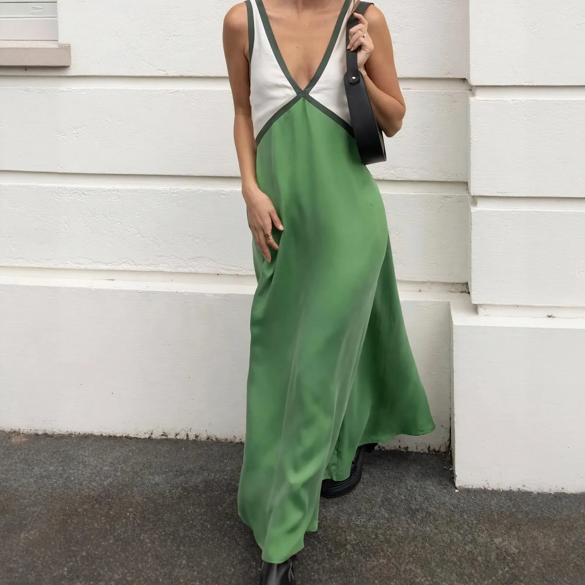 FlieÃŸendes Kleid mit Farbblockdesign