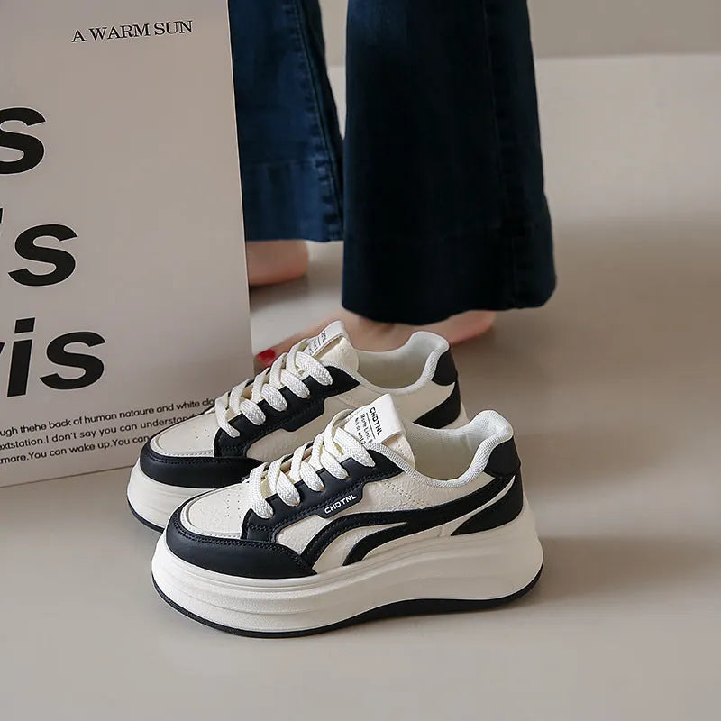 Sneaker mit Plateausohle