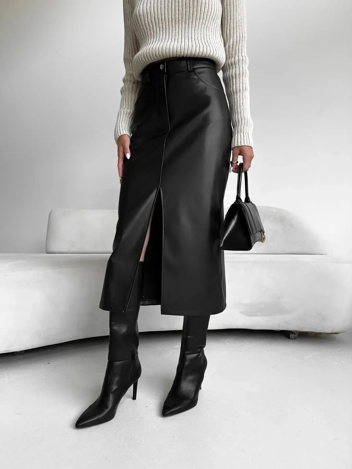 PATRICIA | Zwarte Leren Dames Rok Met Split - Luxe, Stijl & Veelzijdig