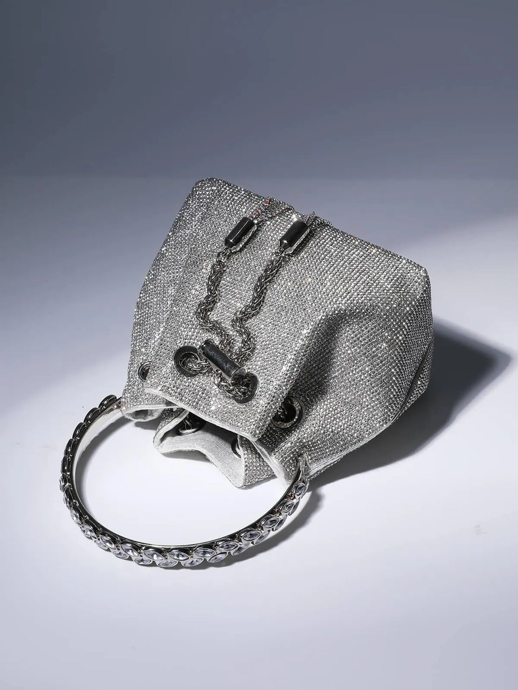 MATTEA | Luxe Bucket Bag Voor Dames met Kristallen – Zilverkleurig Statement Accessoire