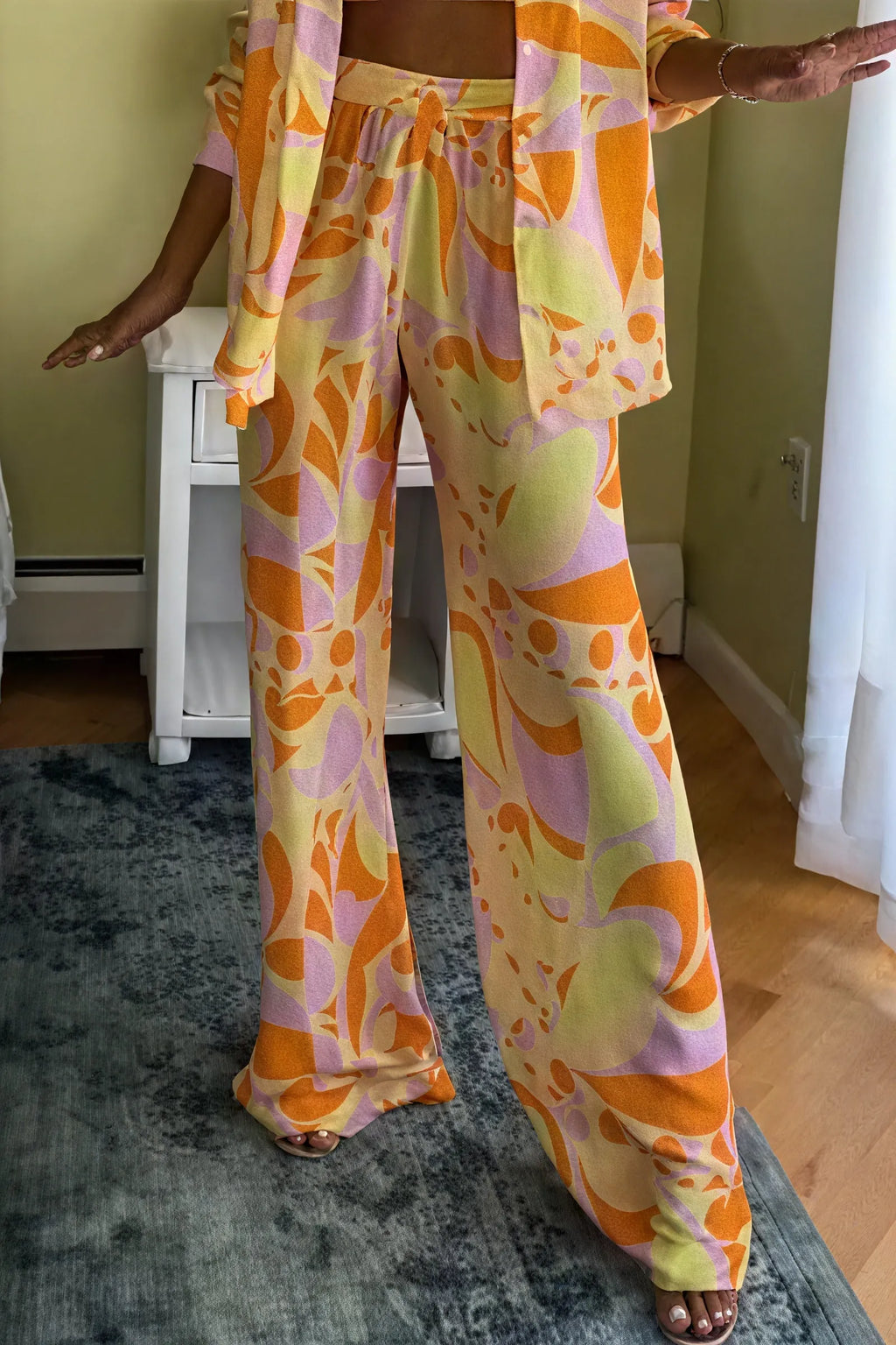 Geometrisches Ensemble mit fließendem Schnitt