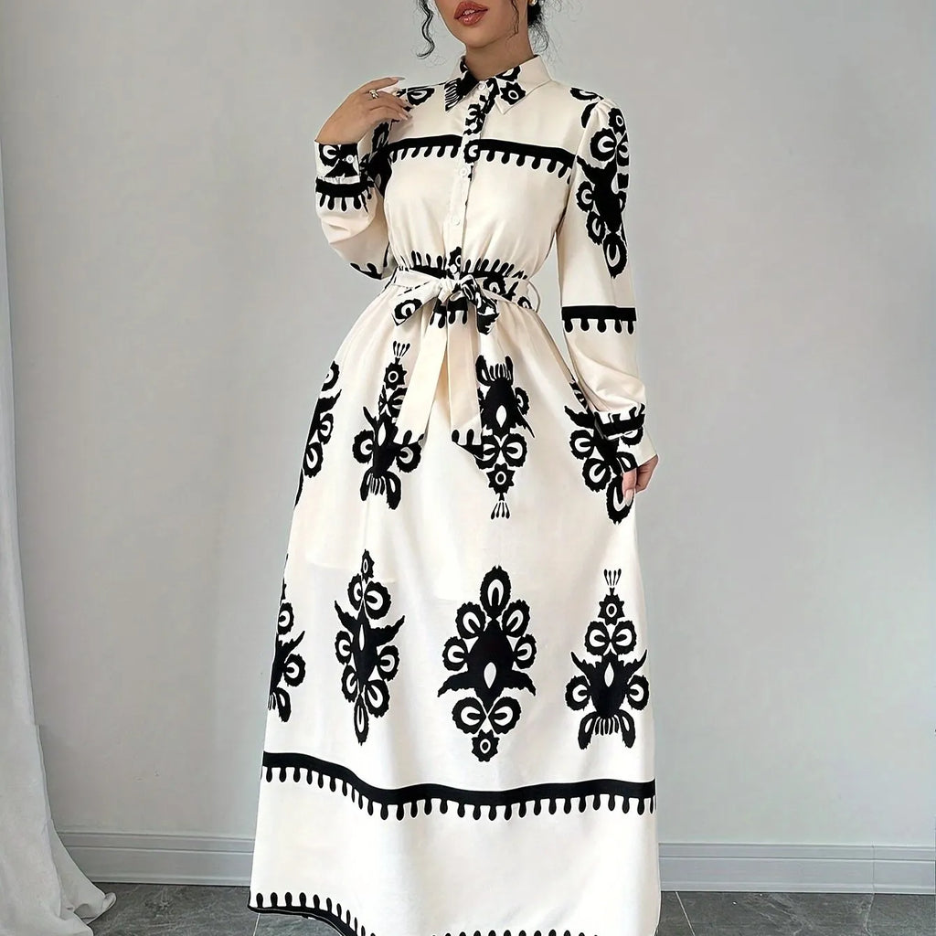 Gemustertes Langarm-Kleid mit Bindegürtel