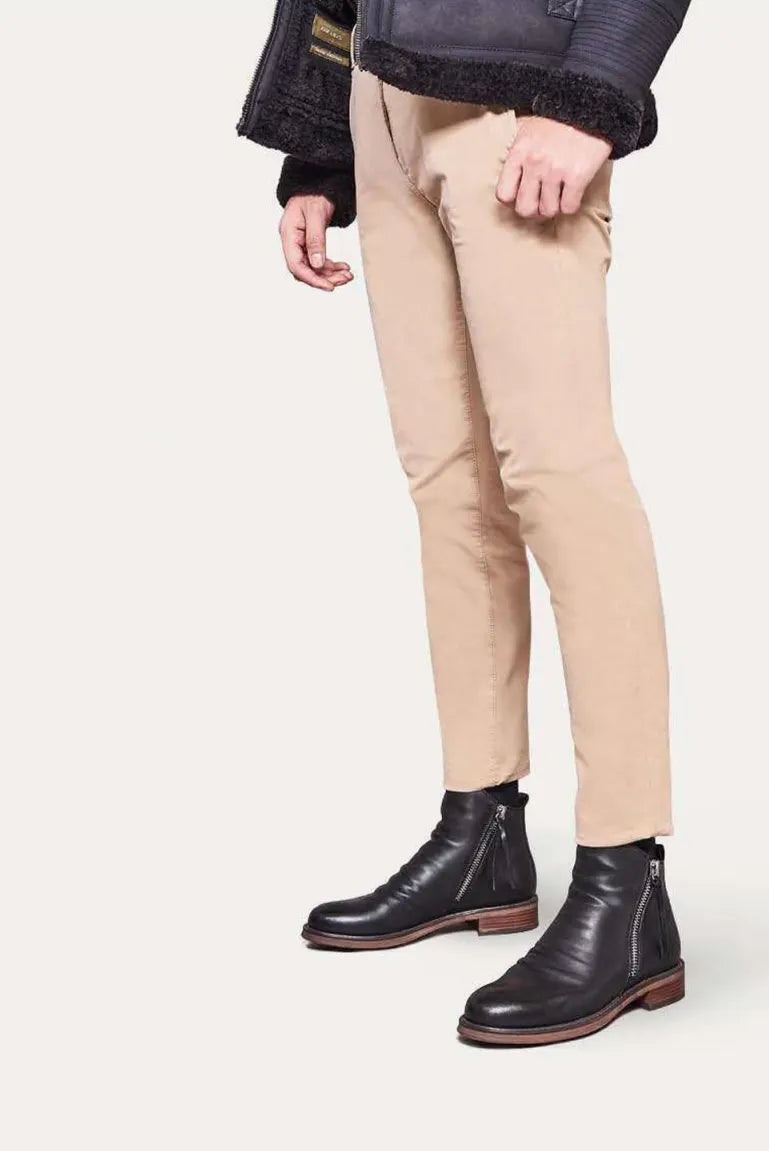 - Stiefel aus Leder