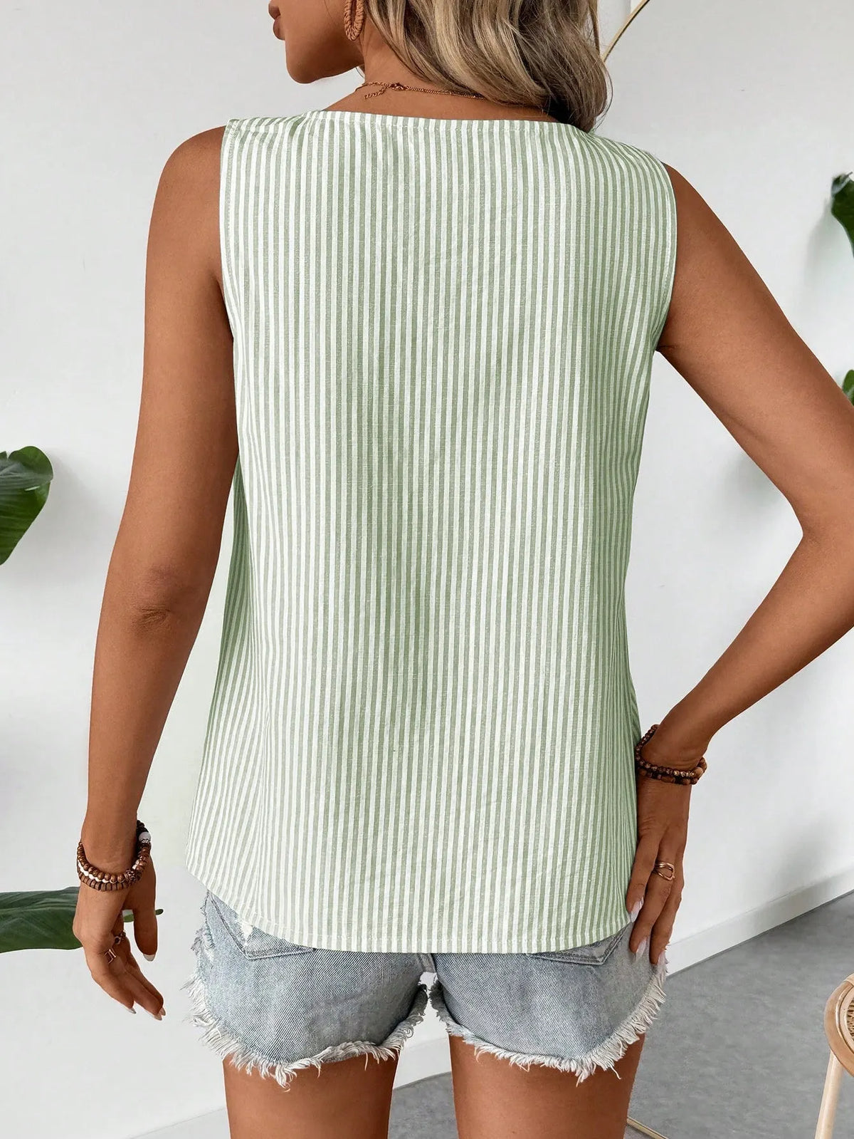 Sleeveless top with diagonal collar