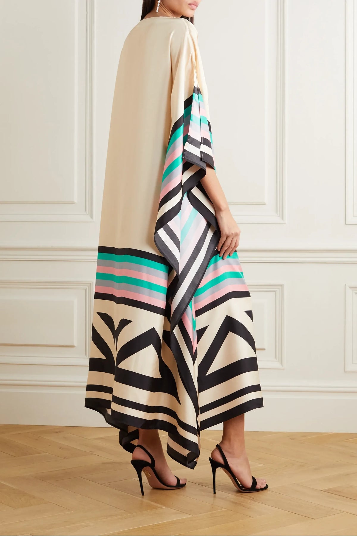Fließendes Kleid mit Farbblock-Design