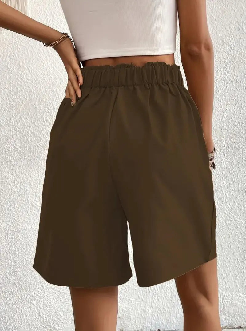 High-Waist Shorts – Bundfalten & Taschen