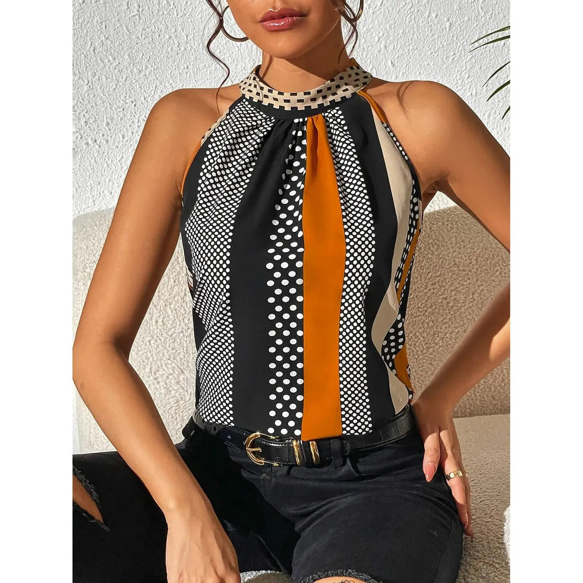 Geometrisches Haltertop mit Muster