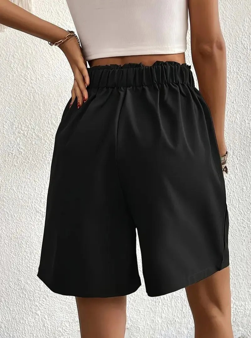 High-Waist Shorts – Bundfalten & Taschen