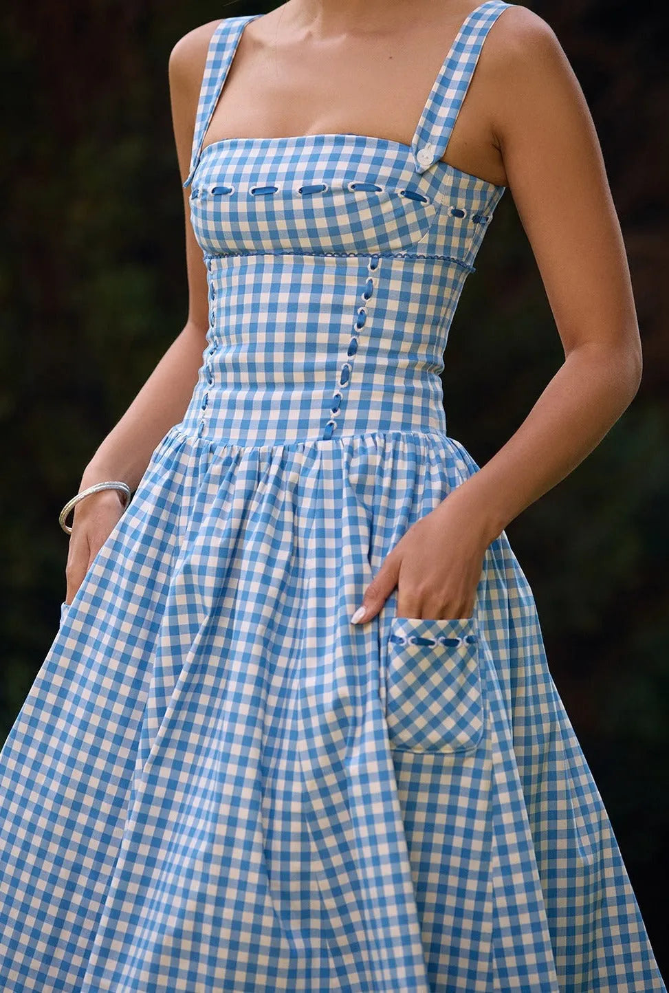 Gingham Kleid – Eckiger Ausschnitt, Knopfdetails