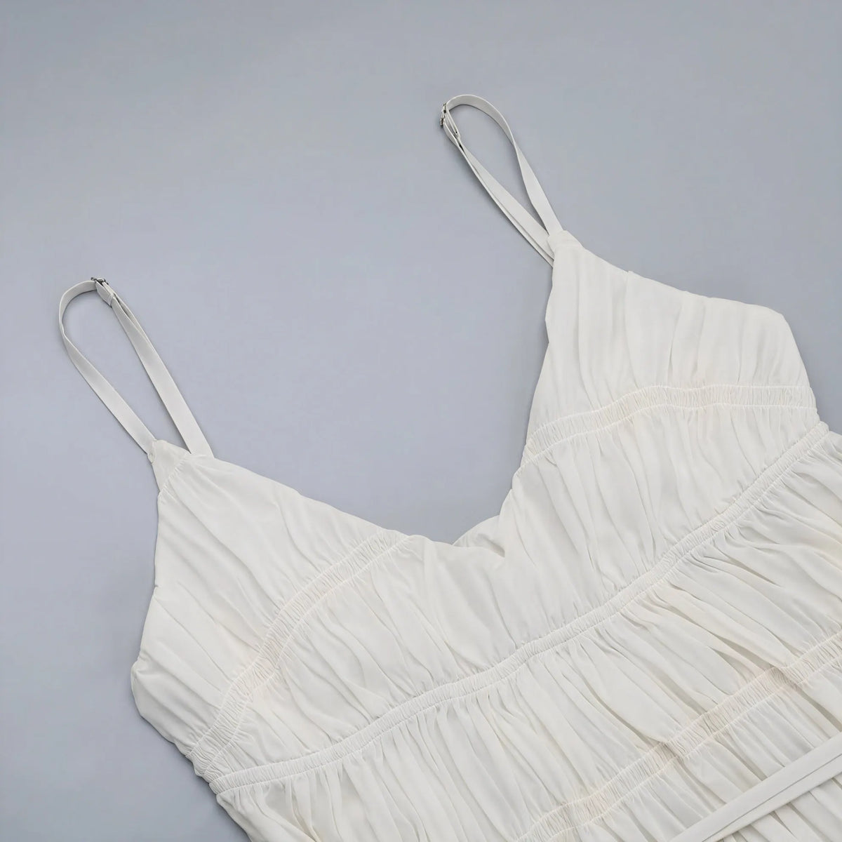 Plissiertes Maxi-Kleid mit Spaghettiträgern