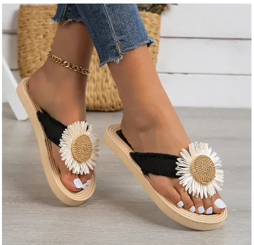 Flat sandals with floral decoration