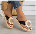Flat sandals with floral decoration