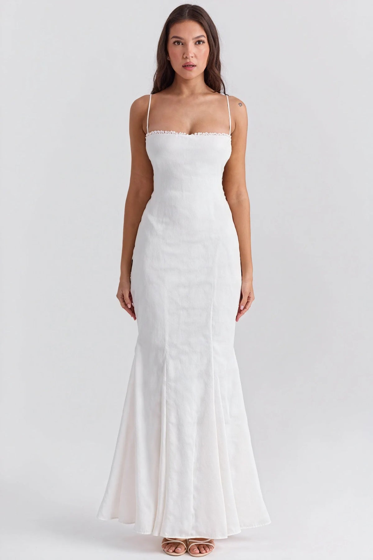 Anmutiges, langes Kleid mit feinen Trägern