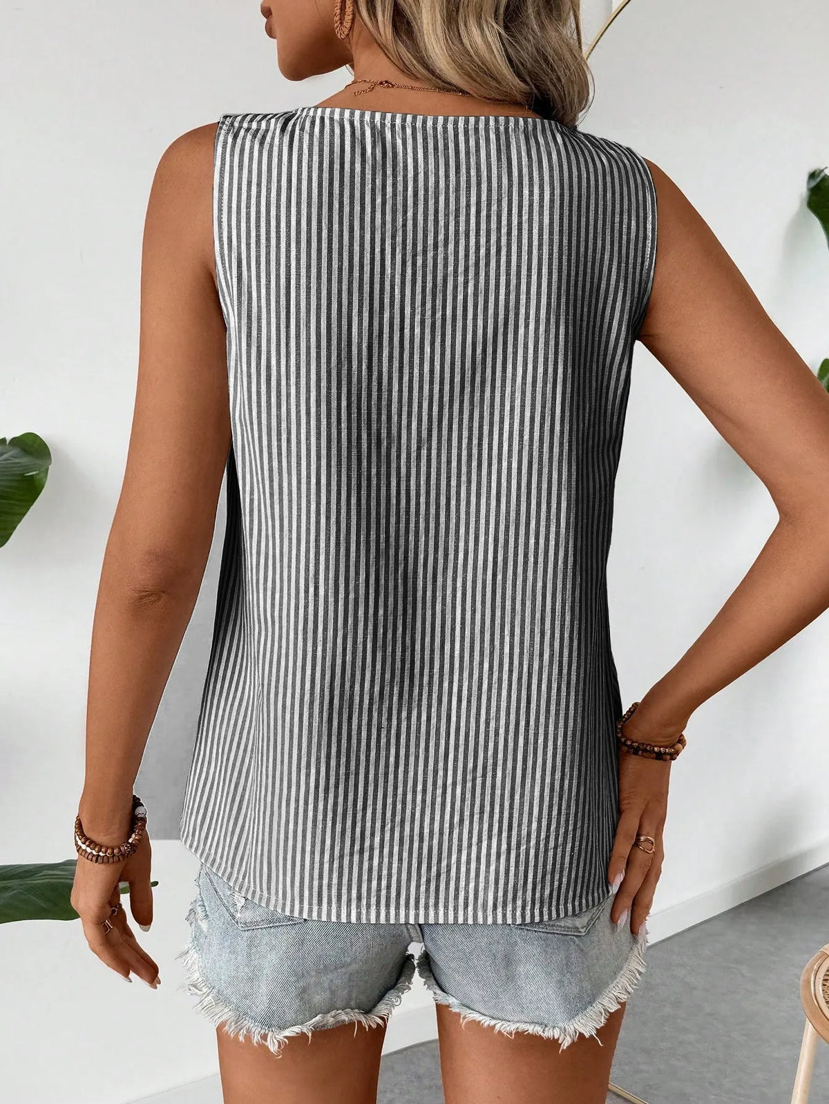 Sleeveless top with diagonal collar