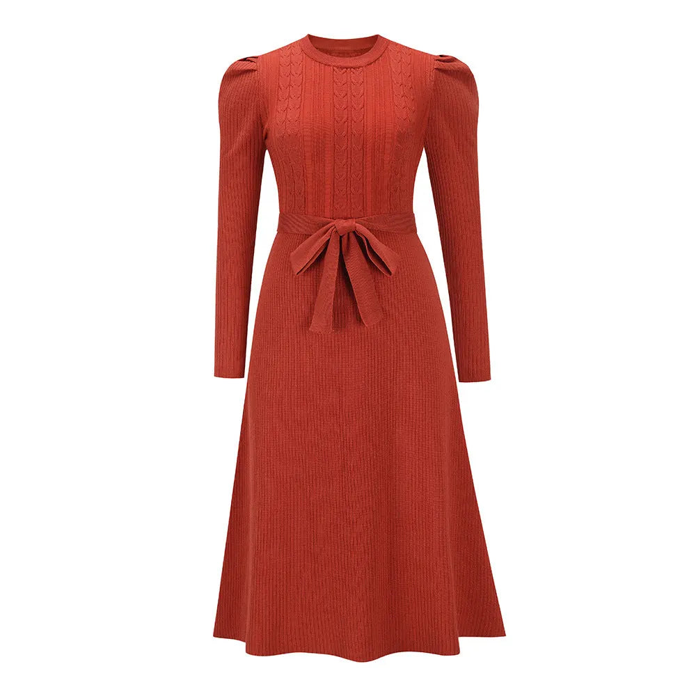 - Gestricktes Midikleid mit Rundhalsausschnitt